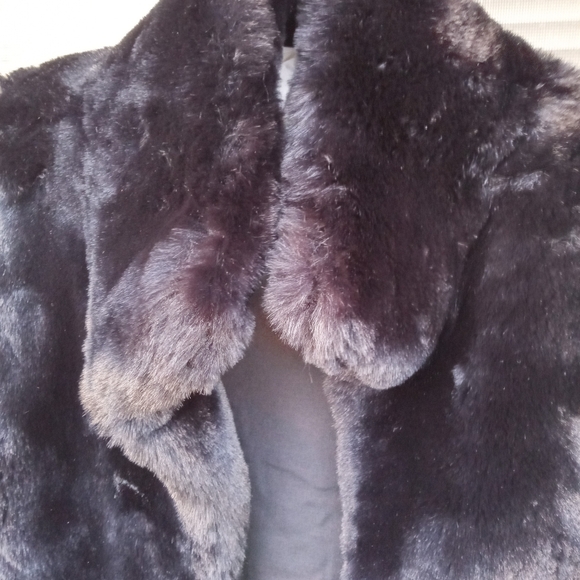 *NWOT* Lands End Black Faux Fur Vest, Mid-Hip Length, Size M - Picture 5 of 6
